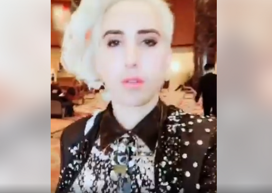 Ricky Rebel, an artist active in the U.S., wore a gorgeous “Sakura Chirimen Dress Shirt”